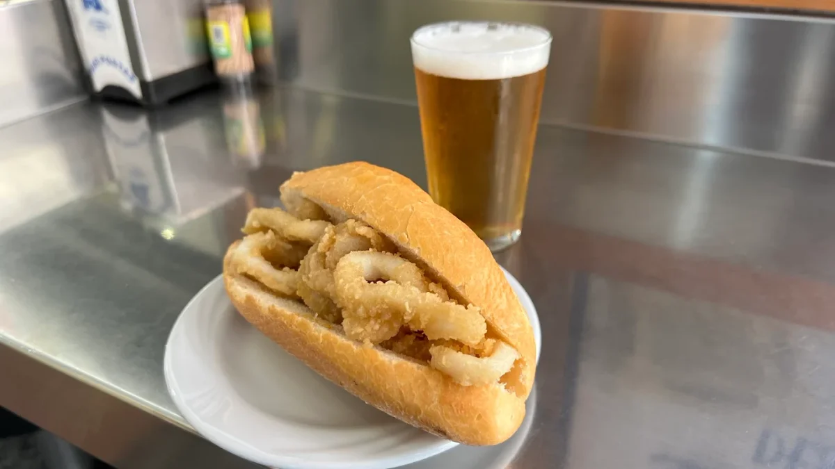 Bocadillo de calamares en Bar Postas