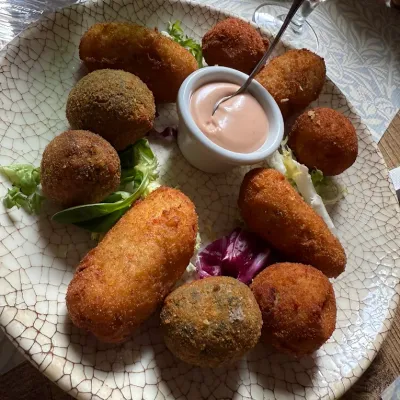 Croquetas en Restaurante Bodegón Lagunetas