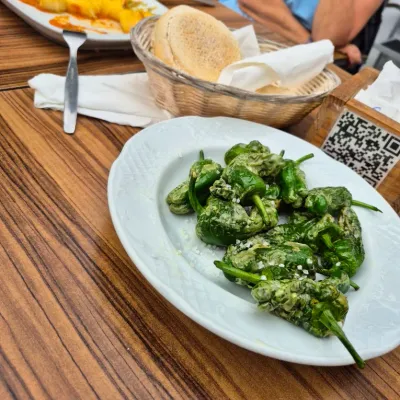Pimientos de padrón en Tasca Los Berrazales