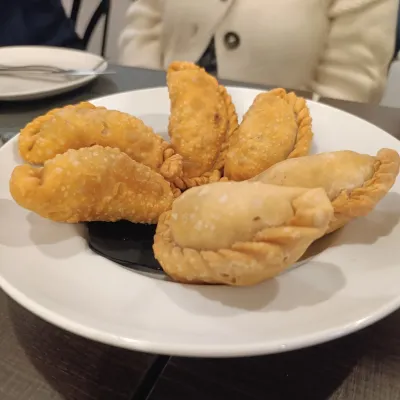 Empanadillas criollas en El Escondite de Mendizábal