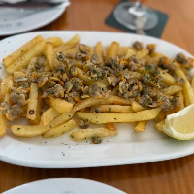 Papas con berberechos en Tasca La Marillanos