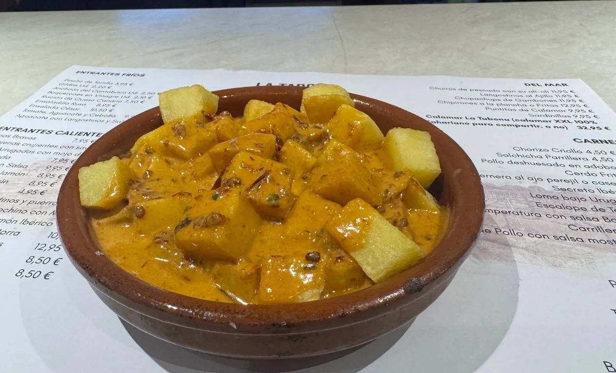 Patatas bravas en La Tabona Tasca