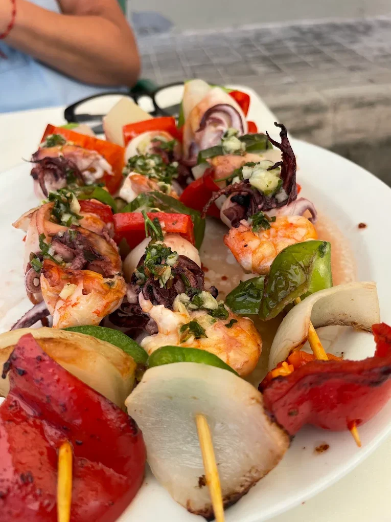 Pinchitos de chipirones y gambas