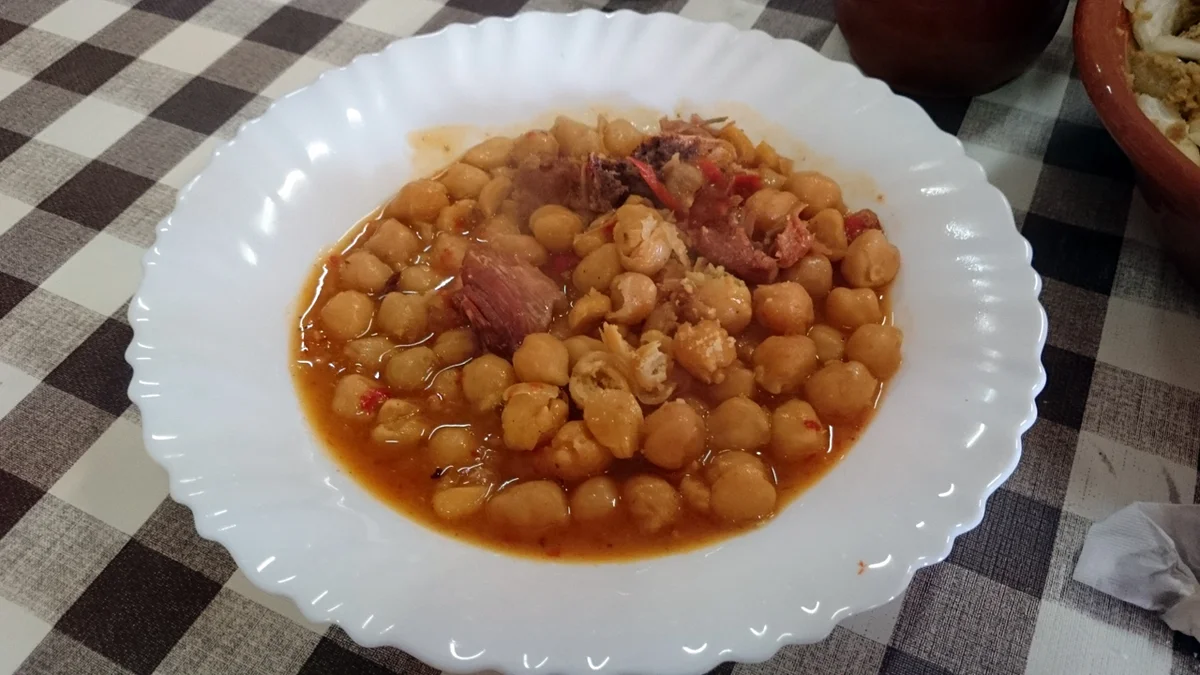 Garbanzas compuestas en Guachinche Casa Manuel