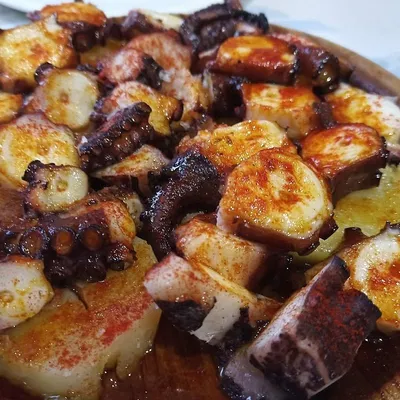 Pulpo á feira en A Goleta - O Barqueiro