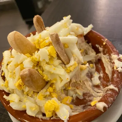 Ensaladilla en El Escondite de Mendizábal