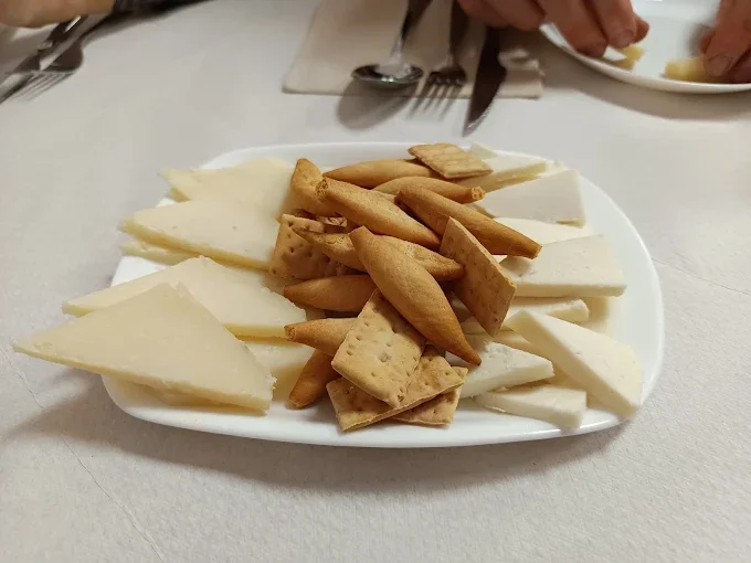 Tabla de quesos en Asociación de vecinos “La Caldera”