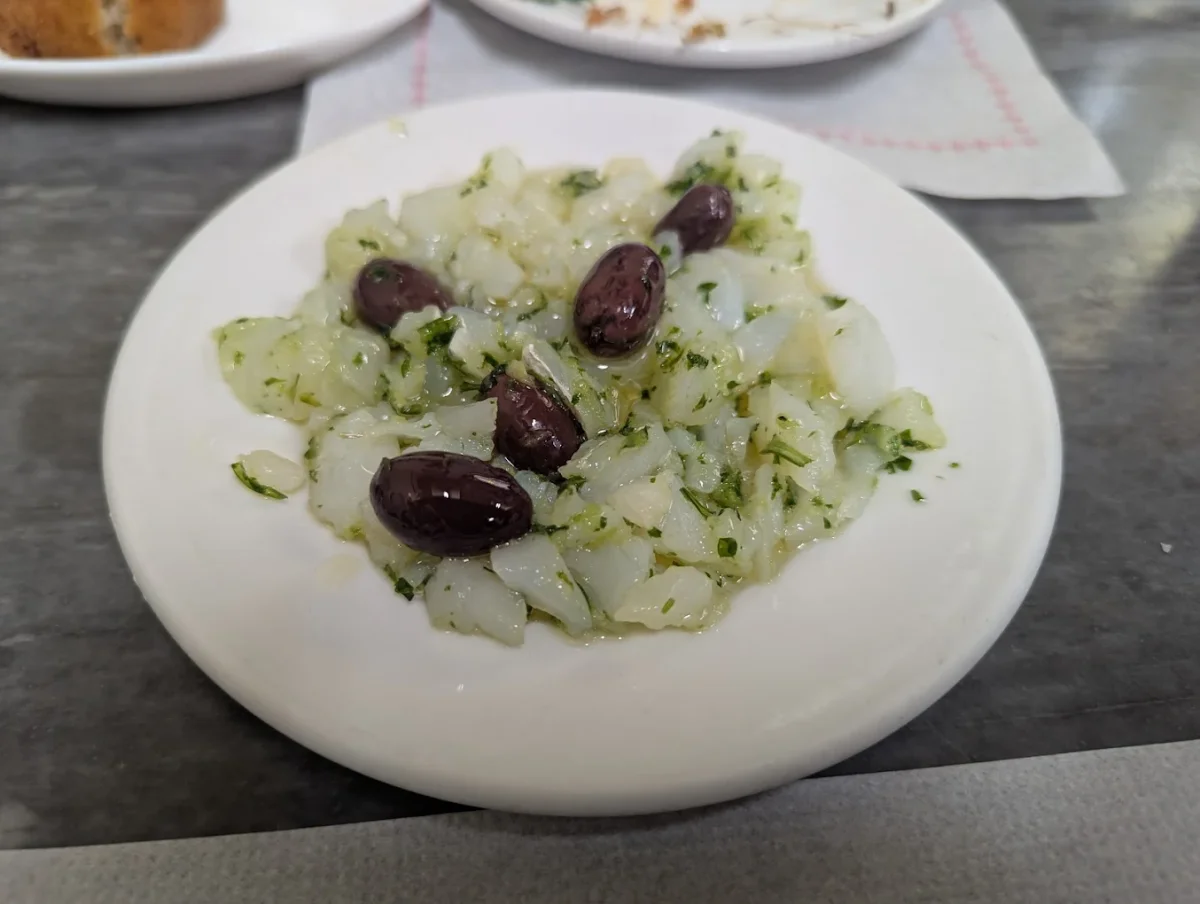 Esqueixada de bacalao en La Cova Fumada