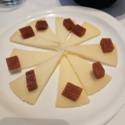 Queso con membrillo en Restaurante Madaixagane