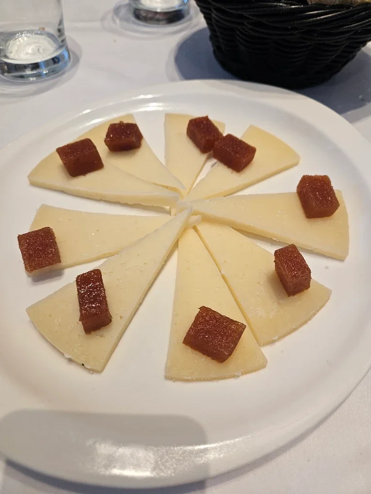 Queso con membrillo en Restaurante Madaixagane