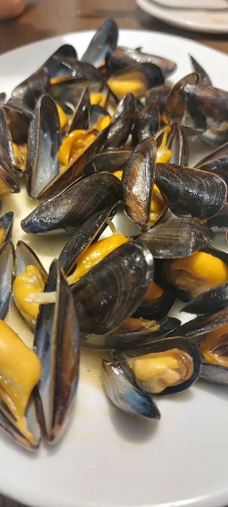 Mejillones salteados en Bar FM