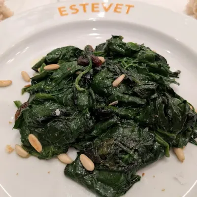 Espinacas a la catalana en Ca L'Estevet