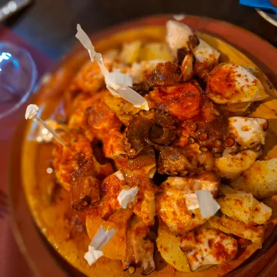 Pulpo a la gallega en Taberna Gallega O'Candil Pulpería