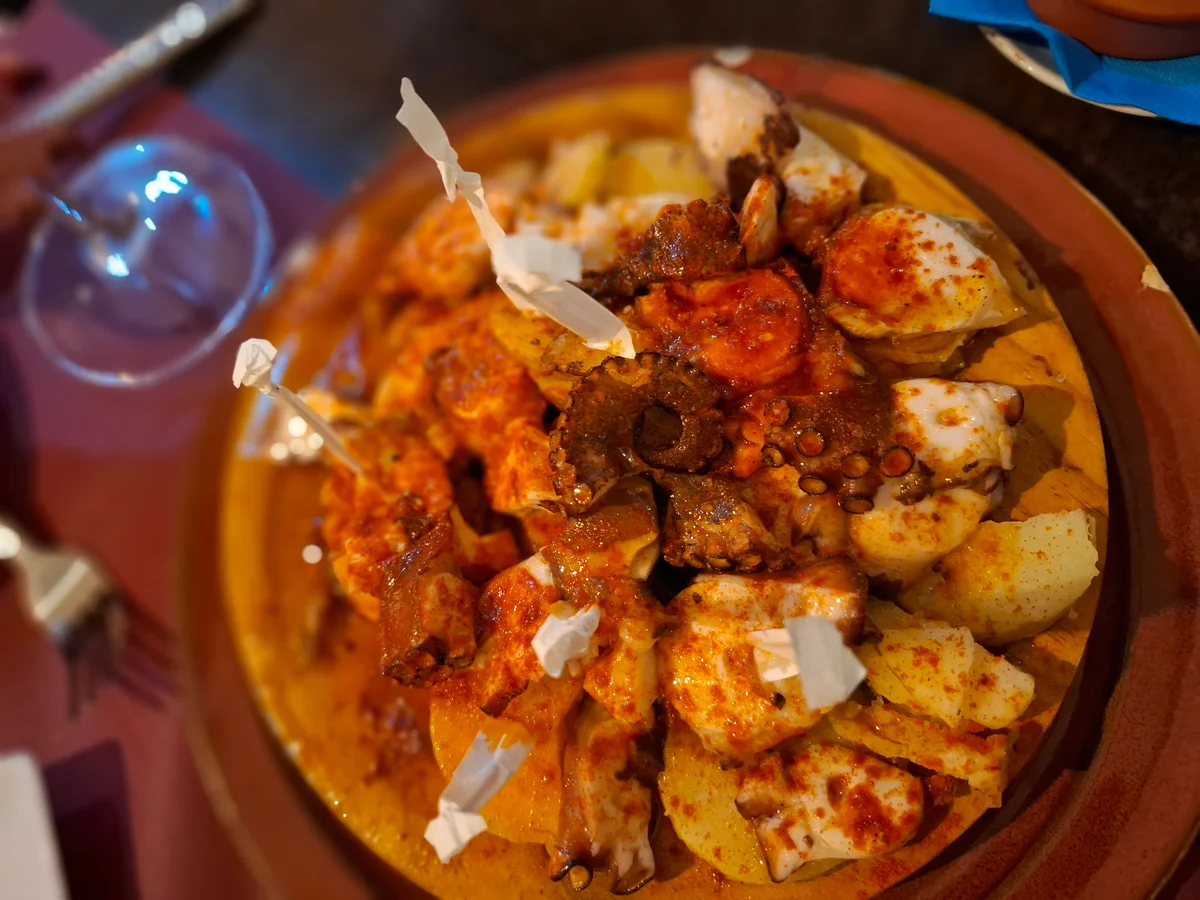 Pulpo a la gallega en Taberna Gallega O'Candil Pulpería