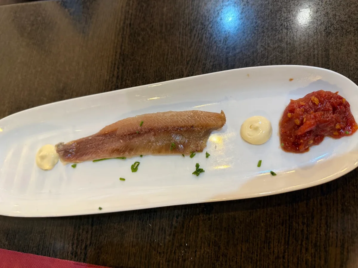Sardinas ahumadas en Taberna Gallega O'Candil Pulpería