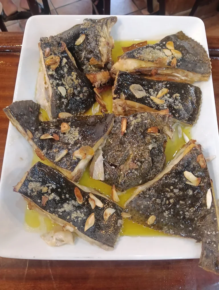 Rodaballo pil-pil en Taberna Gallega O'Candil Pulpería