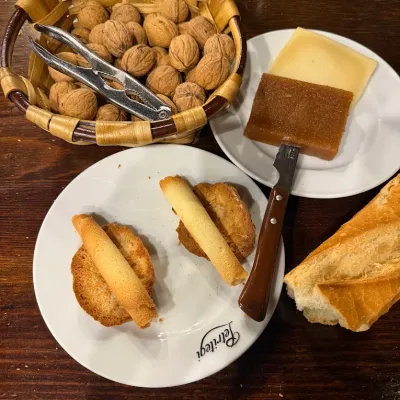Queso con membrillo en Petritegi Sagardotegia-Bodega