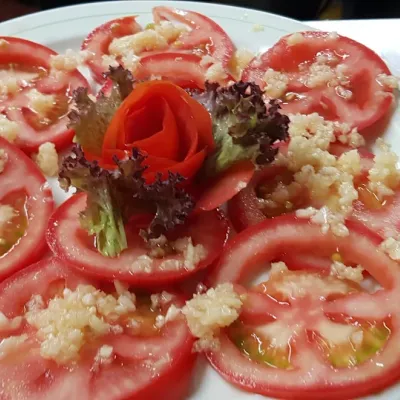 Tomates aliñados en Restaurante Grill Cumbres Canarias