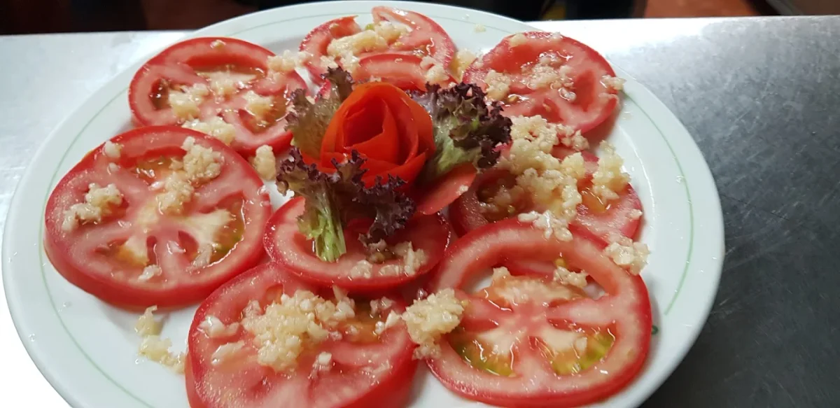 Tomates aliñados en Restaurante Grill Cumbres Canarias