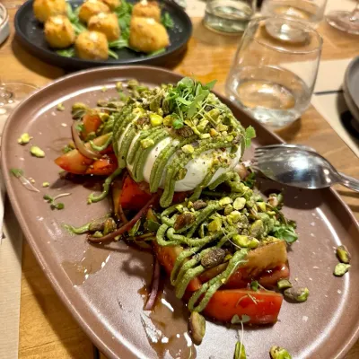 Ensalada de burrata en El Canaia de Cano