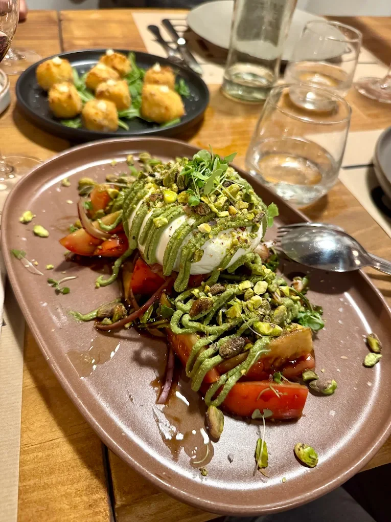 Ensalada de burrata en El Canaia de Cano