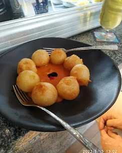 Patatas bravas en Taberna & Media