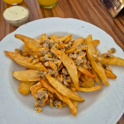 Papas con berberechos en Tasca Los Berrazales