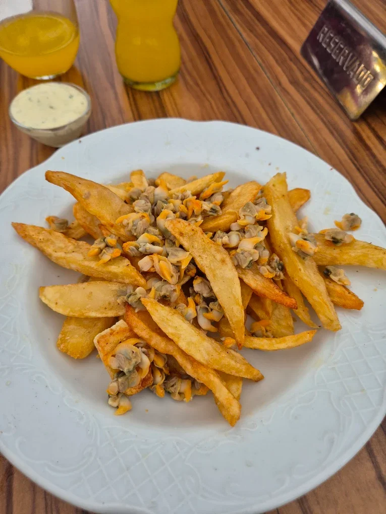 Papas con berberechos en Tasca Los Berrazales