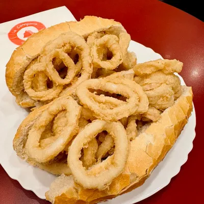 Bocadillo de calamares en Cervecería La Campana