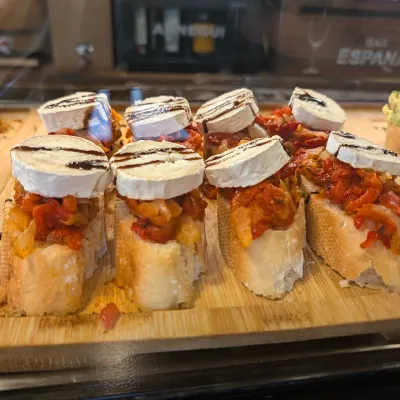 Ternera con pimientos en Bar España