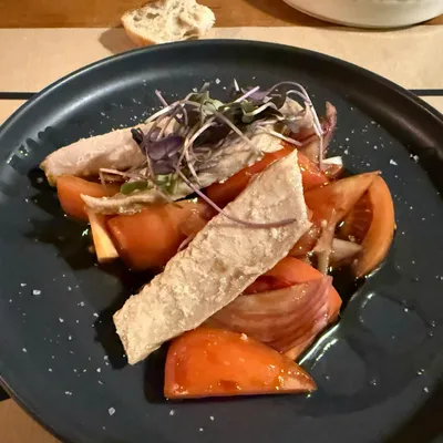 Ventresca con tomate en El Canaia de Cano