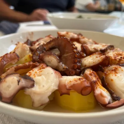 Pulpo á feira en Restaurante Airiños Aires