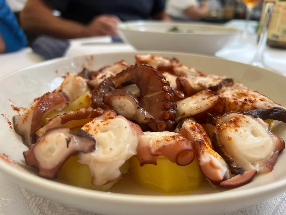 Pulpo á feira en Restaurante Airiños Aires