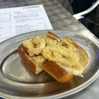 Bocadillo de calamares en Bar El Brillante