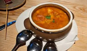 Callos a la madrileña en La Travesía de Triana