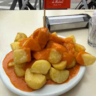 Patatas bravas en Los Chicos Fábrica de Patatas Bravas