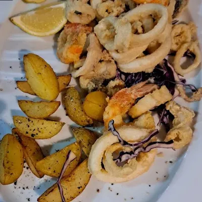 Fritura de pescado en Restaurante El Bounty del Muelle