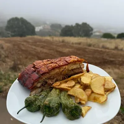 Costillas de cerdo asadas en Asociación de vecinos “La Caldera”