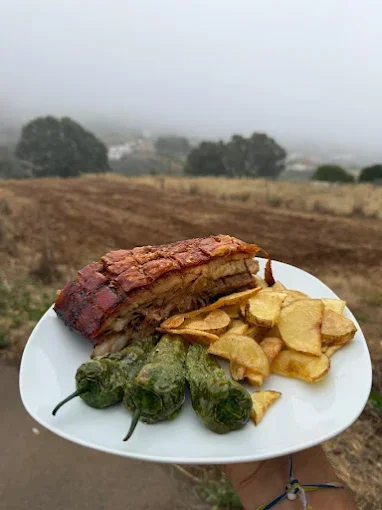 Costillas de cerdo asadas en Asociación de vecinos “La Caldera”