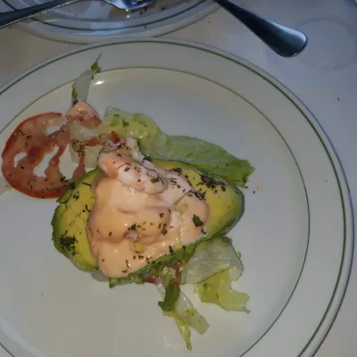 Aguacate con gambas en Restaurante Grill Cumbres Canarias