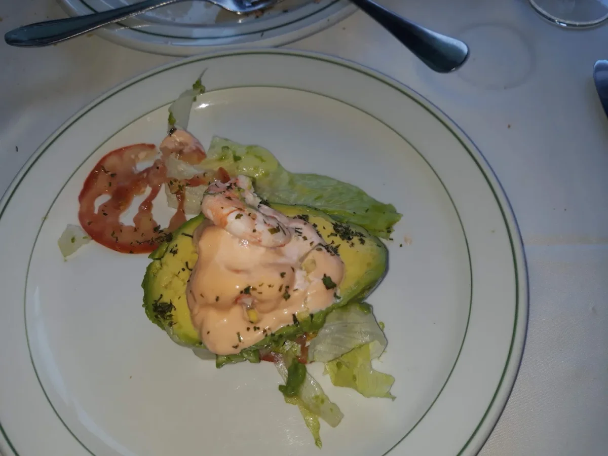 Aguacate con gambas en Restaurante Grill Cumbres Canarias