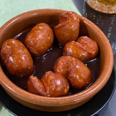 Chorizo al vino en Picoteo Café El Despacho
