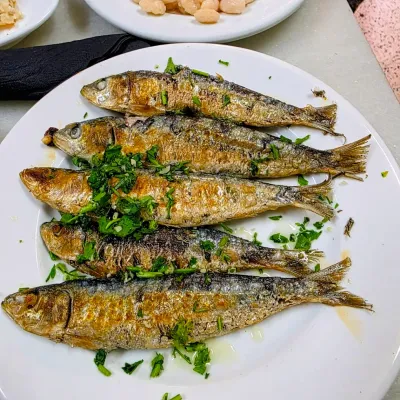 Sardinas asadas en La Cova Fumada