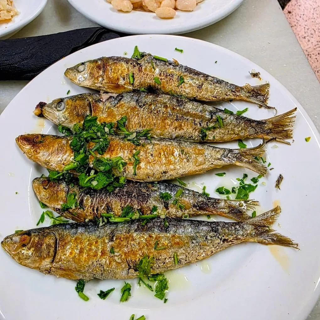 Sardinas asadas en La Cova Fumada