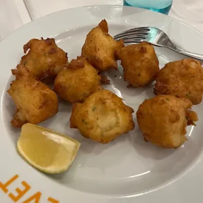 Buñuelos de bacalao en Ca L'Estevet