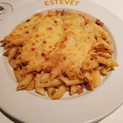 Macarrones gratinados en Ca L'Estevet