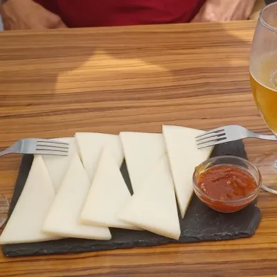 Tabla de quesos en Tasca Los Berrazales