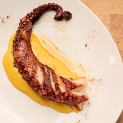 Pulpo a la plancha en La Travesía del Puerto