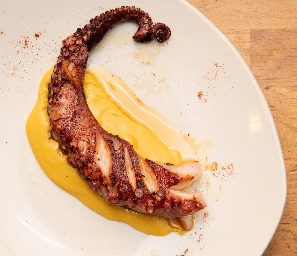 Pulpo a la plancha en La Travesía del Puerto