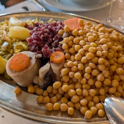 Cocido madrileño en Lhardy Restaurante
